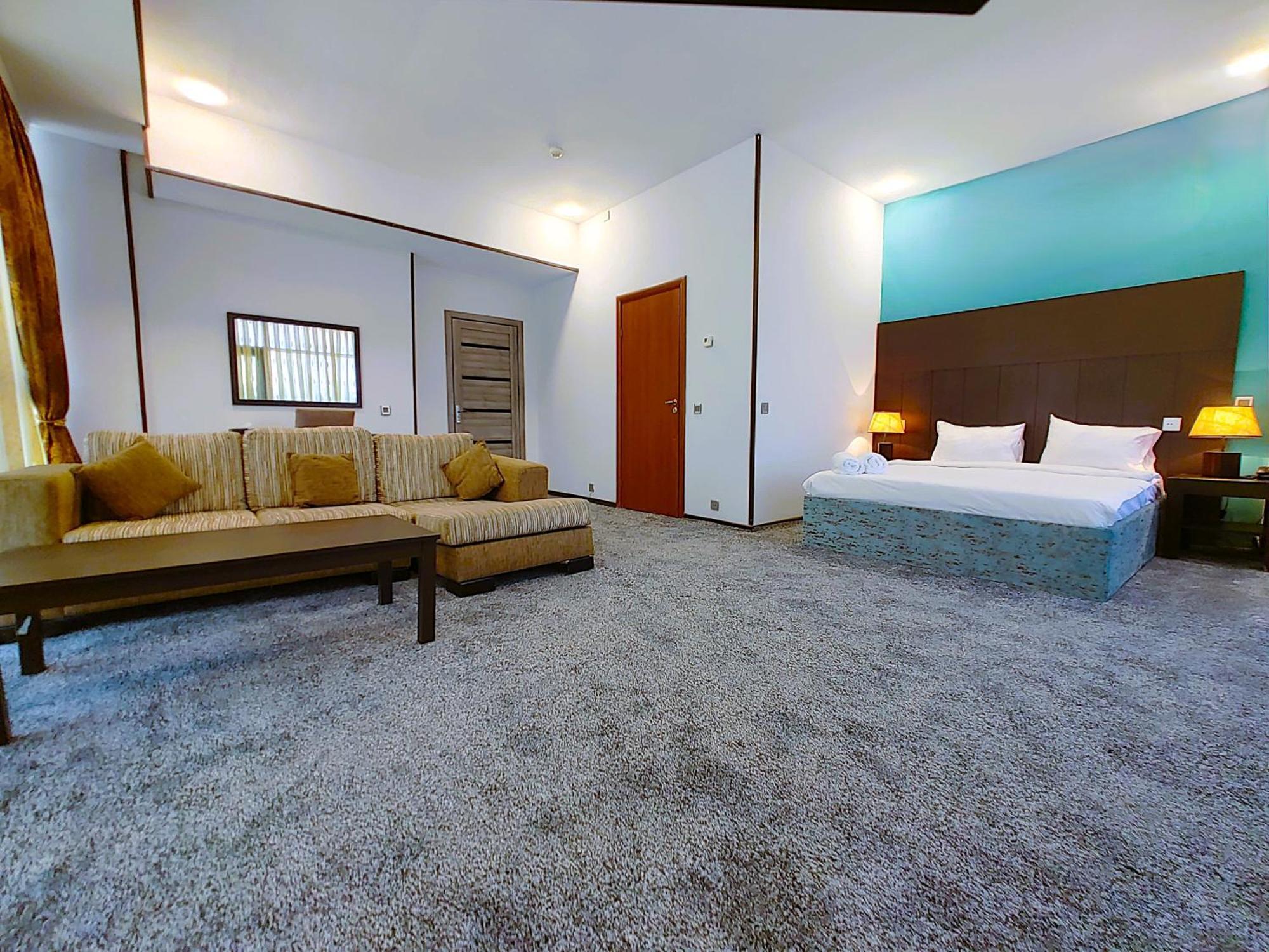 Masazir Crossway Hotel מראה חיצוני תמונה