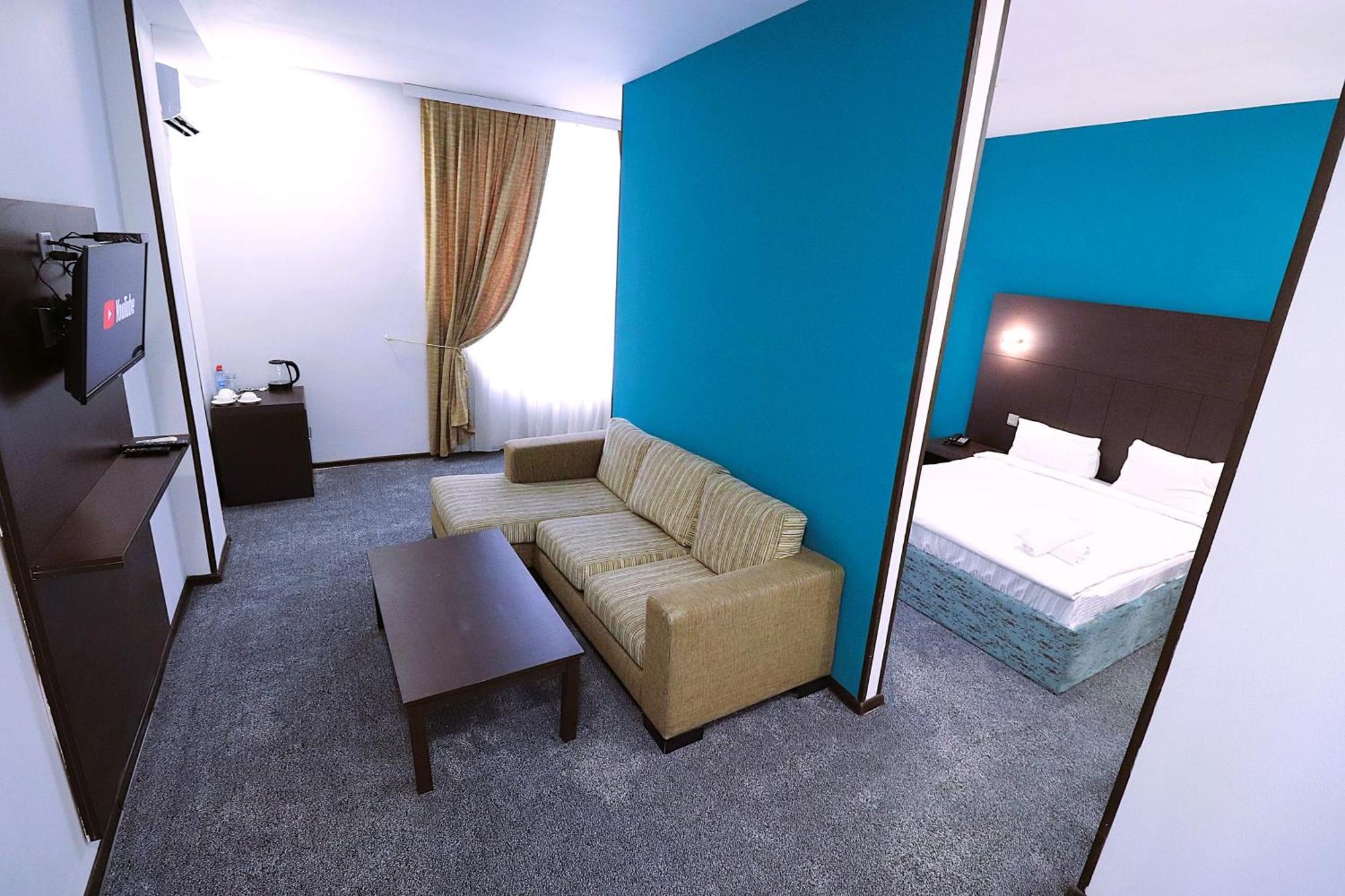 Masazir Crossway Hotel מראה חיצוני תמונה
