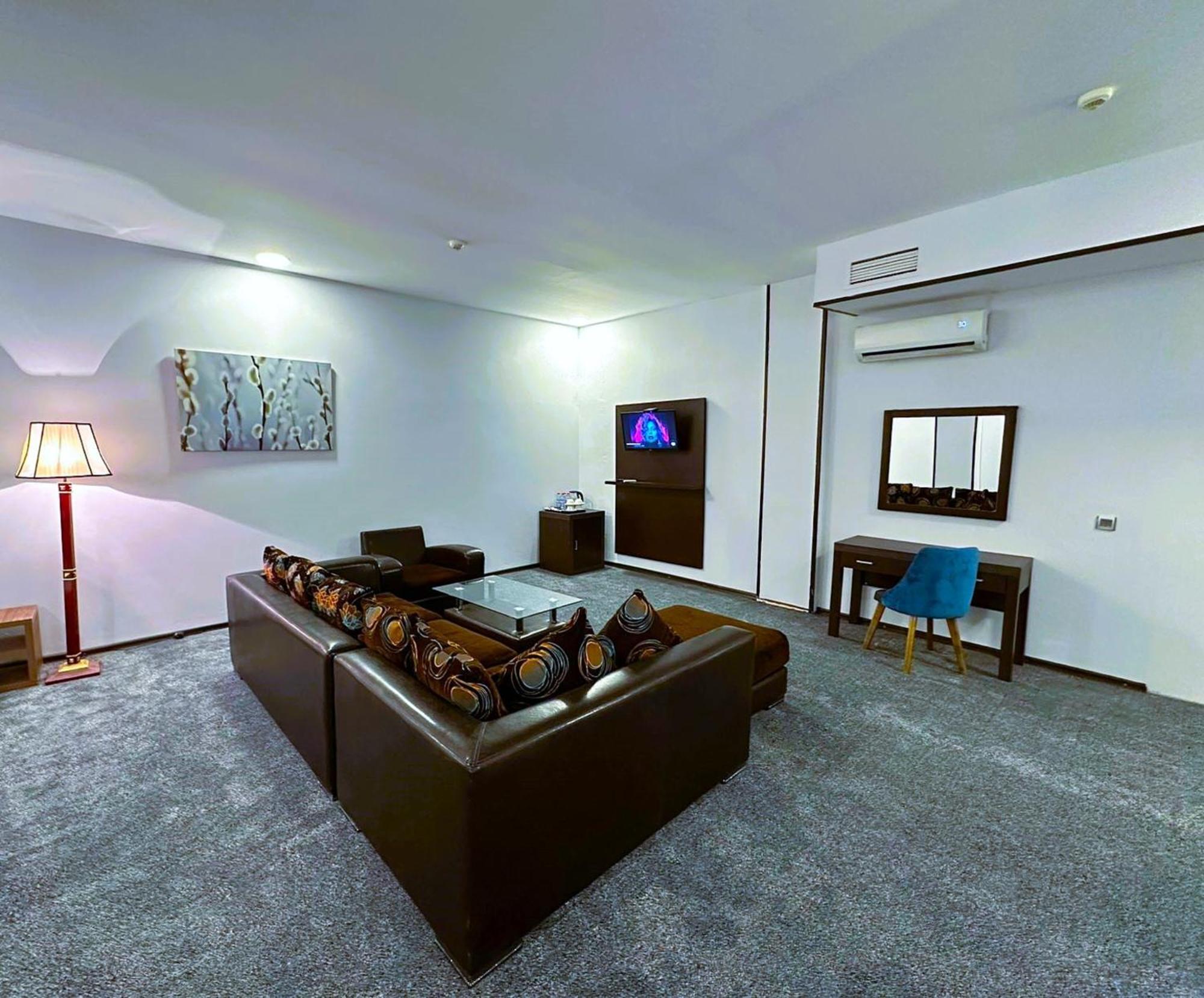 Masazir Crossway Hotel מראה חיצוני תמונה